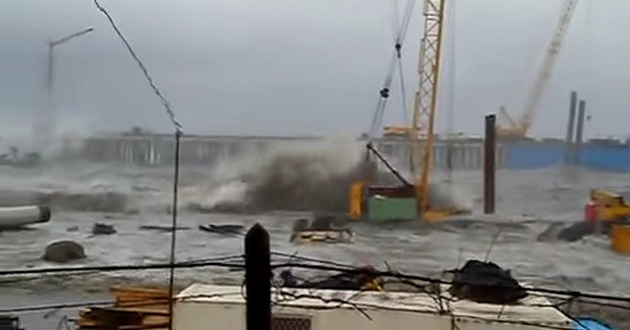 Все снесло! Шторм на строительстве Керченского моста. ВИДЕО