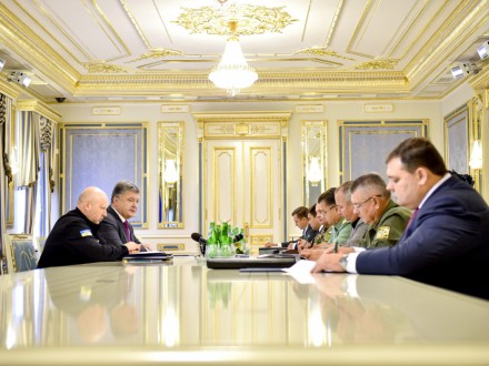 Источник: Экстренное совещание проведет сегодня Порошенко с силовиками