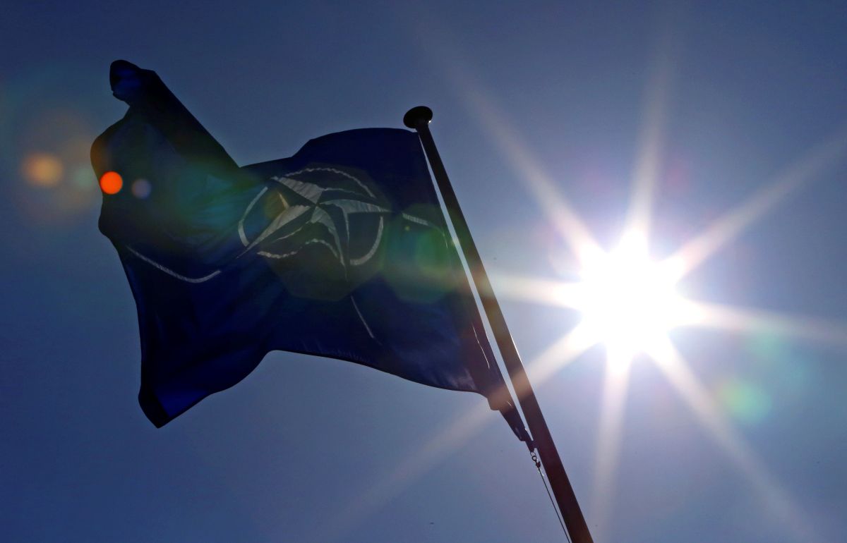 Администрация президента: Референдум о вступлении в НАТО станет возможным после реформирования Вооруженных сил