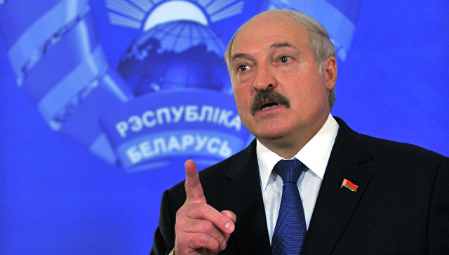 Лукашенко уверяет, что Белоруссия не собирается "разворачиваться" на Запад