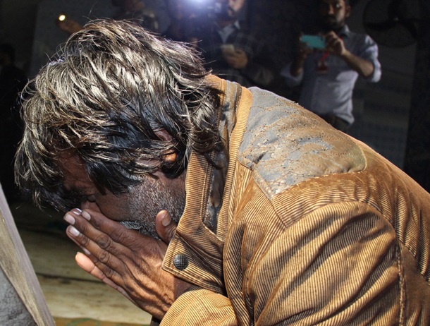 Террорист-смертник устроил кровавый кошмар в Пакистане: более 70 погибших, 250 раненых. ФОТО