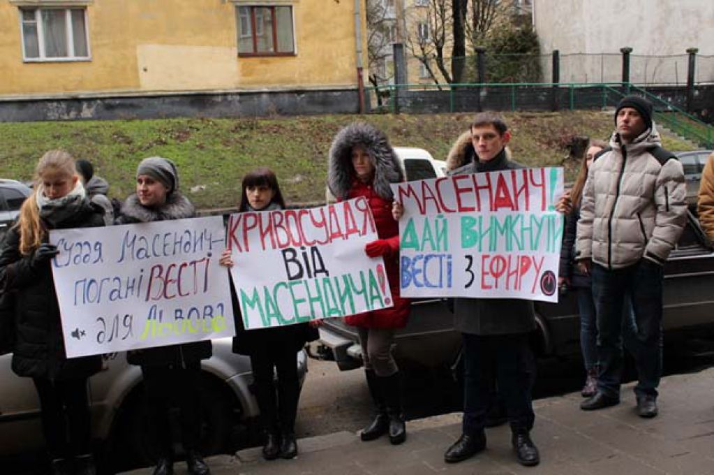 Кто  заставил Ульяну Фещук стирать грязное белье Нацсовета?