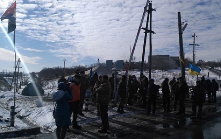 Штурм блокады на Донбассе: есть раненные, задержаны 37 человек