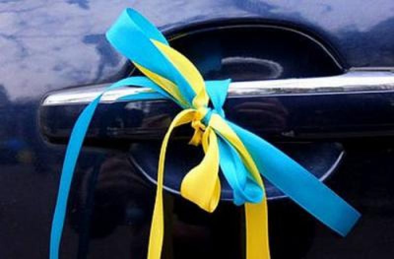 Активисты показали роскошные автомобили "Автомайдана"