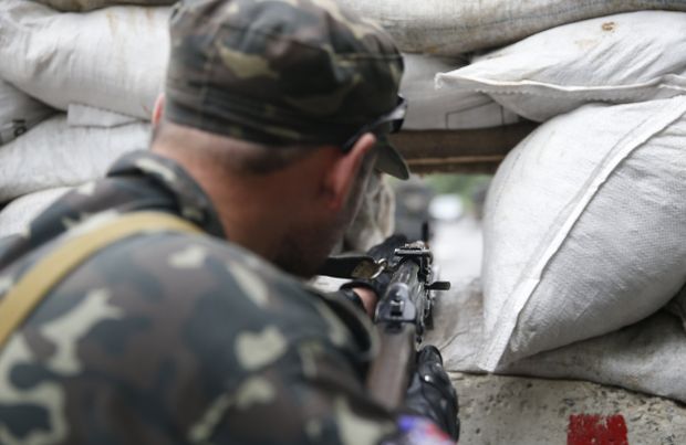 В зоне АТО не стихают обстрелы: бойцы ВСУ накрыли снайперскую группу противника