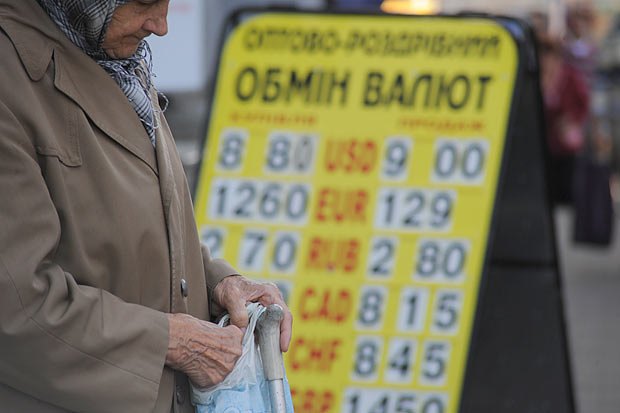 Украинцы, запасшиеся долларами, затаили дыхание: свежий курс от НБУ