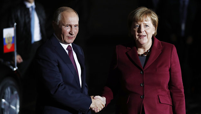 Песков рассказал, какую тему обсудят при встрече Путин и Меркель 