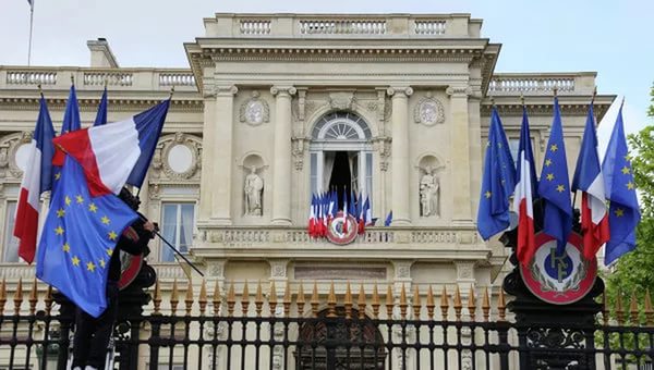 МИД Франции требует снять с Донбасса блокаду