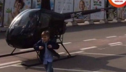 Почти Карлсон: киевский школьник прилетел на вертолете. ФОТО, ВИДЕО