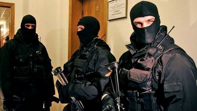 Силовики обыскали людей Януковича: изъято немало интересного. ФОТО