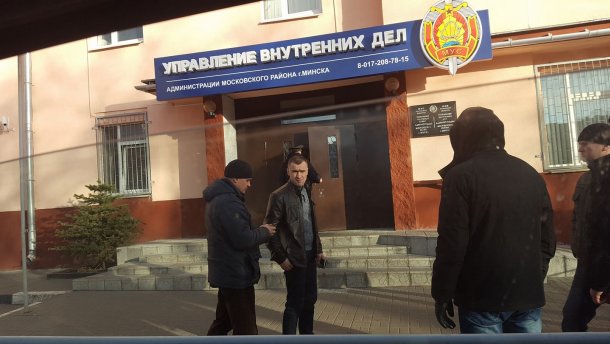 В Минске «не задержали» украинскую журналистку, просто не выпускают из автобуса. ФОТО