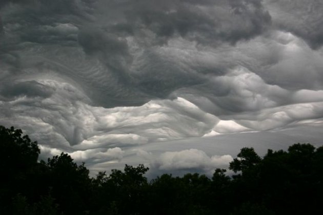 Ученые зарегистрировали редкий вид «апокалиптических» облаков. ВИДЕО