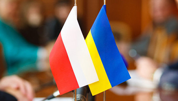 В Украине прекратили работу все консульства Республики Польша