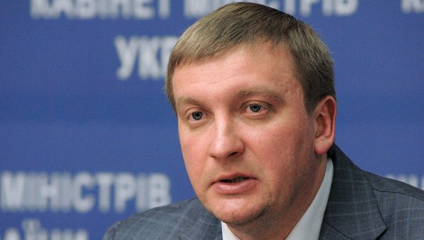 Петренко сообщает, что членов НАПК правительство уволить не имеет права