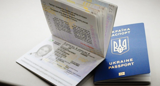 В Україні не видають біометричні паспорти. І ось чому