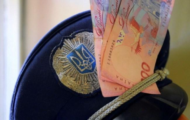 Преступники в погонах: в Украине полицейские украли 2 миллиона долларов