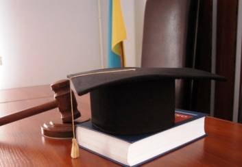 Рассмотрение дела о госизмене Януковича Оболонским судом назначено на 4 мая