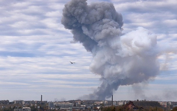 СМИ сообщают о мощном взрыве, который потряс Донецк