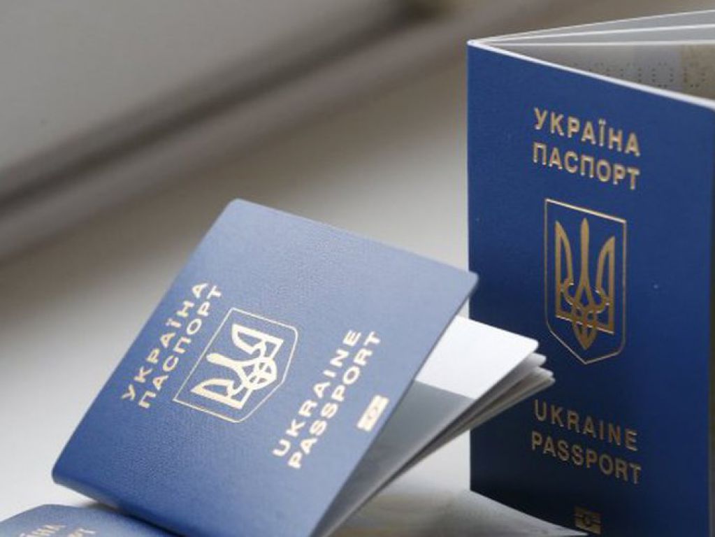 В мире всего 4 цвета для паспортов, но почему? Подробности этого факта реально шокируют!