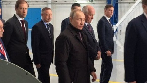 Путин струсил: впервые появился на публике в тяжелом бронежилете. ФОТО