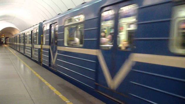 Американцев удивило, что в украинском метро никто не валяется на полу или лавочках. ФОТО