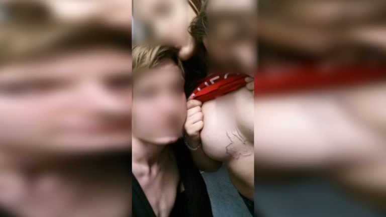 Школьнице на пьяной вечеринке набили мужской половой орган на груди