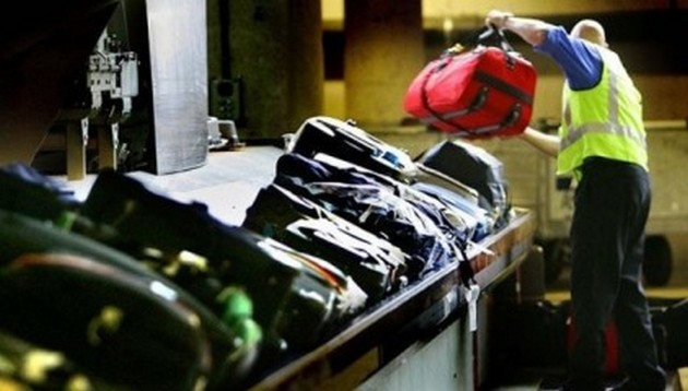 Натуральный грабеж: в соцсети рассказали, как в «Борисполе» вскрывают чемоданы