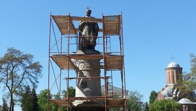 Памятник Хмельницкому разворачивают спиной к Москве