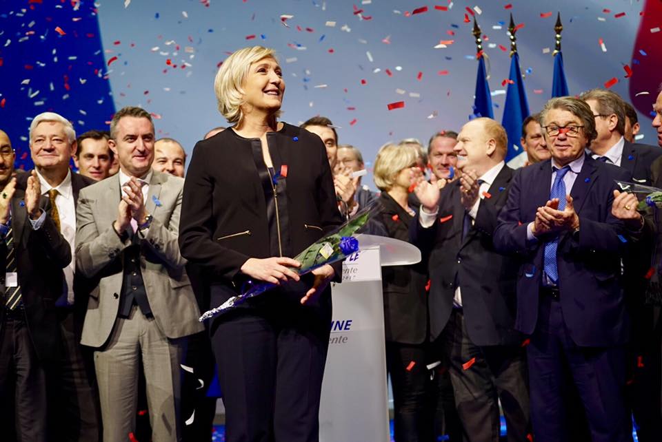 Партия Ле Пен передумала выходить из ЕС 