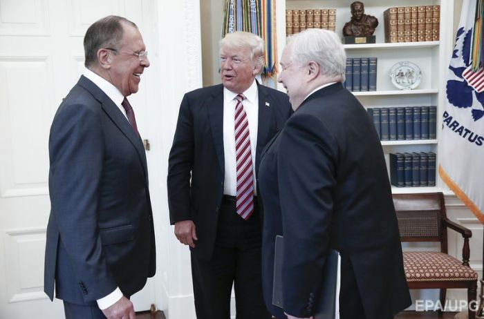Почему Трамп выполняет все требования Путина