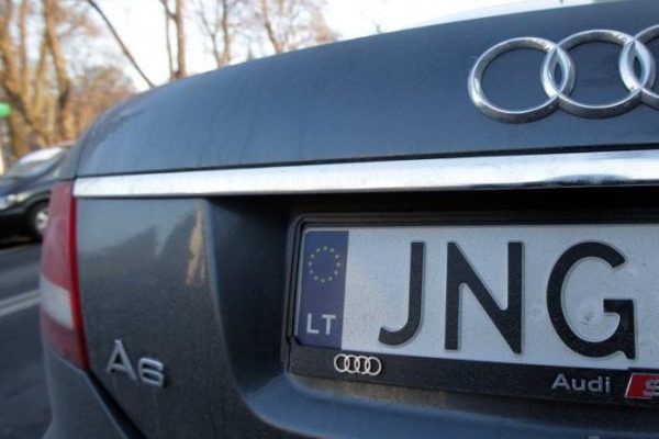 Владельцев авто с еврономерами заставят платить по 2 евро в день