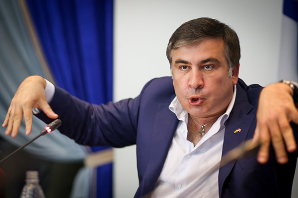 Скандал: Саакашвили пригласил на передачу фальшивую солдатскую мать