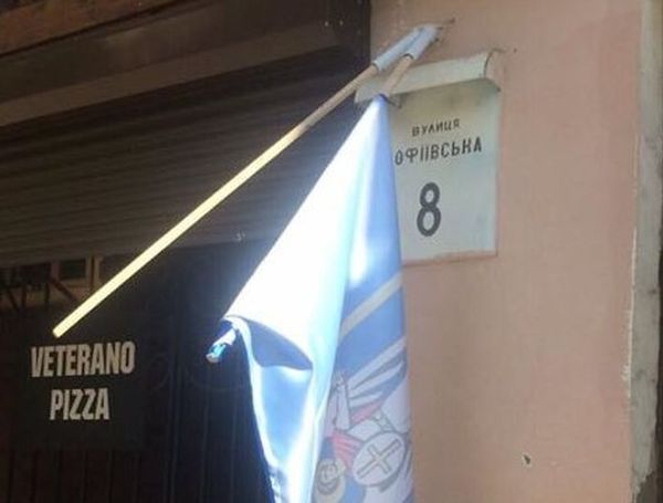 Ветеранов АТО разозлил инцидент с флагом Украины в Киеве