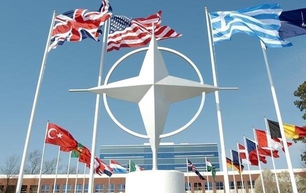 НАТО: Россия должна вернуться к официально признанным границам