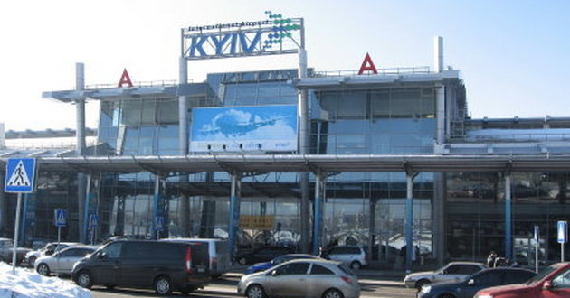 В киевский аэропорт вернулся самолет: пассажиры задыхались 20 минут 