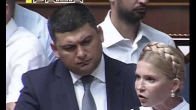 Гройсман вспомнил про Тимошенко, наручники и суд