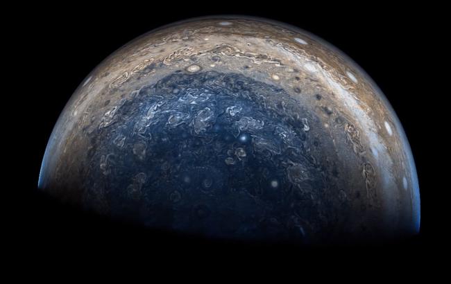 В сети появилось впечатляющее видео ураганов на Юпитере