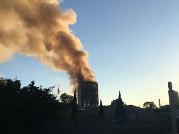 Пожар в Лондоне: в пылающей многоэтажке пострадали 74 человека