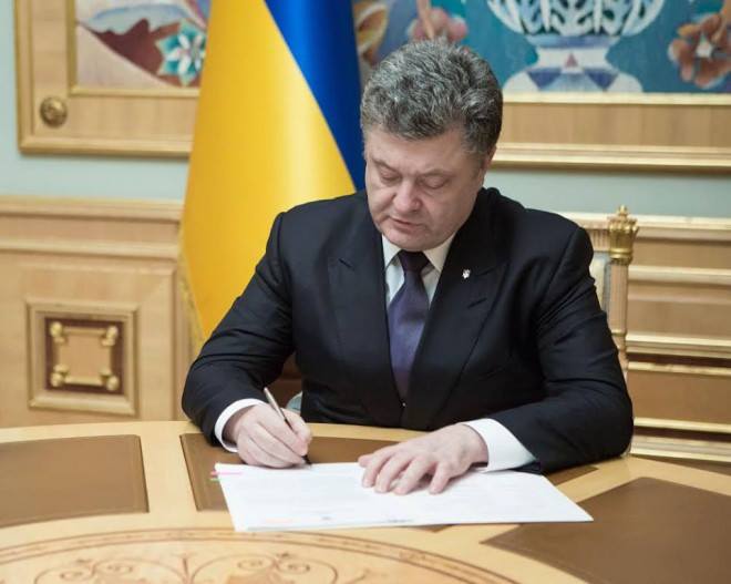 Источник: Порошенко «в ближайшее время» внесет на рассмотрение ВР законопроект о реинтеграции Донбасса