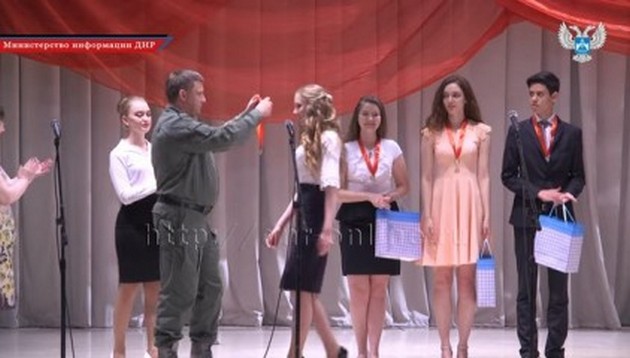 Школьники и родители опозорили Захарченко в Донецке. ВИДЕО