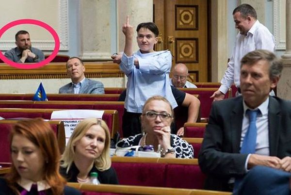 Савченко рассказала, кому показала средний палец