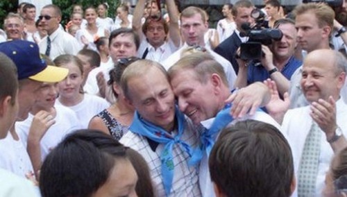 Объятия Иуды: в сети всплыло архивное ФОТО Путина с Кучмой в Крыму