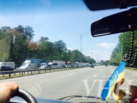 ДТП на Бориспольской трассе: из-за горящего автомобиля пробки бьют все рекорды