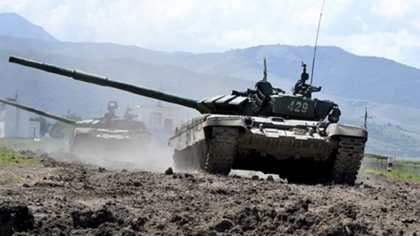 В Крыму российские танки открыли огонь