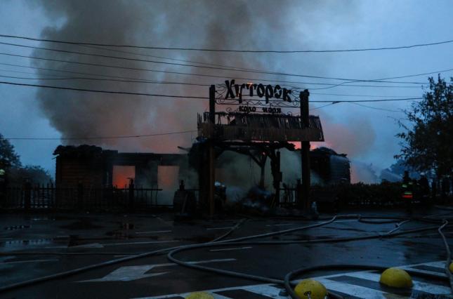 Масштабный пожар в Одессе: на одном из пляжей дотла сгорел ресторан. ВИДЕО