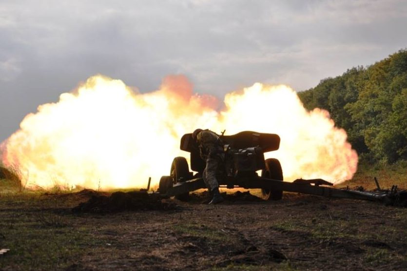Вести АТО: украинских военных обстреляли из гранатометов и БМП, есть раненые