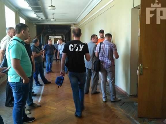 СБУ шерстит Запорожскую мэрию на предмет прослушки и запрещенных камер