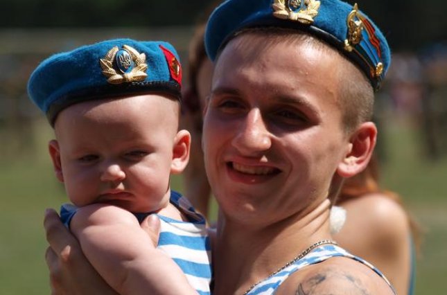 Украинские десантники отмечают День ВДВ