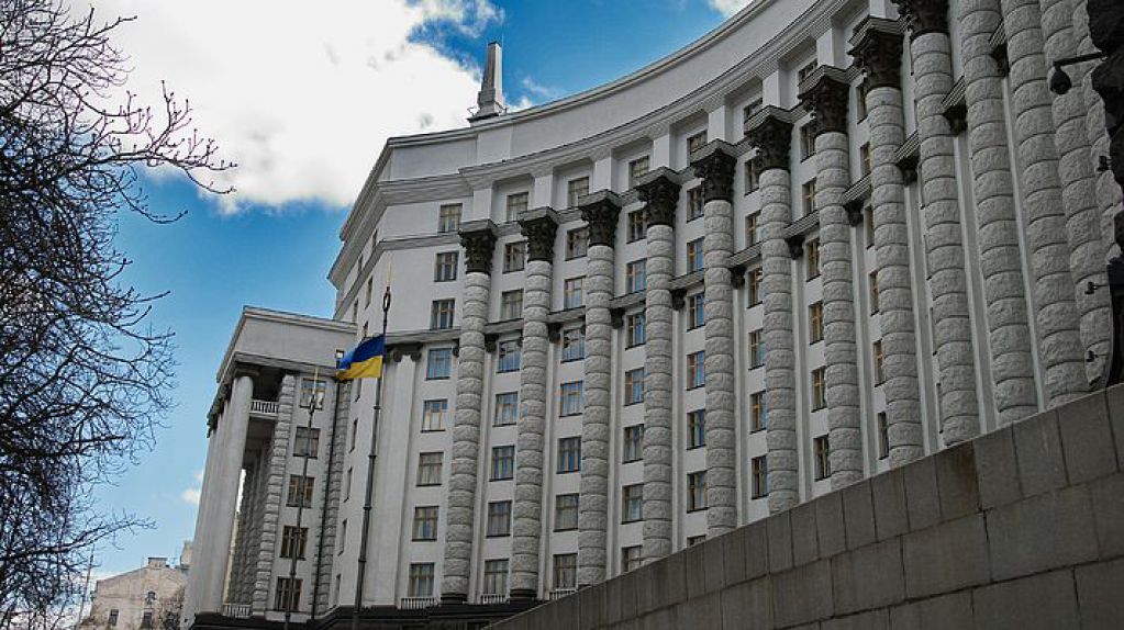 Чем угрожает попытка перекроить состав Кабмина?