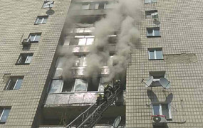Після пожежі в квартирі київської багатоповерхівки знайшли 2 тіла з проламаними черепами